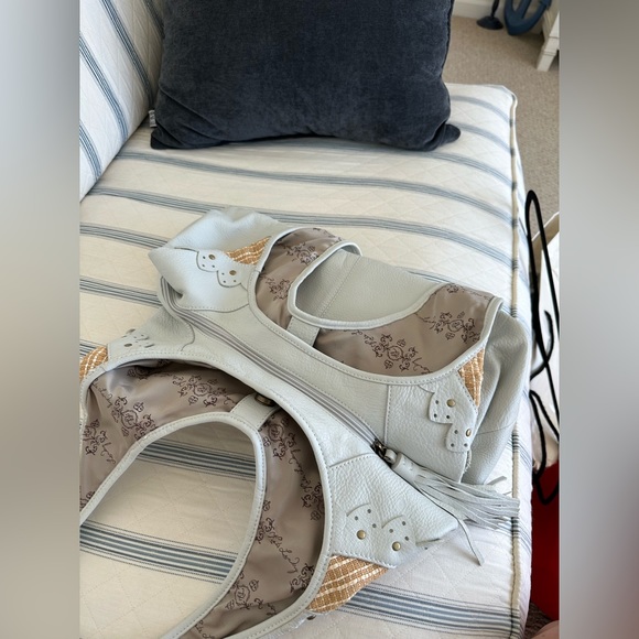 Kate Landry White Shoulder Pocket Book with beige wicker- 8 Pockets! - Picture 6 of 13